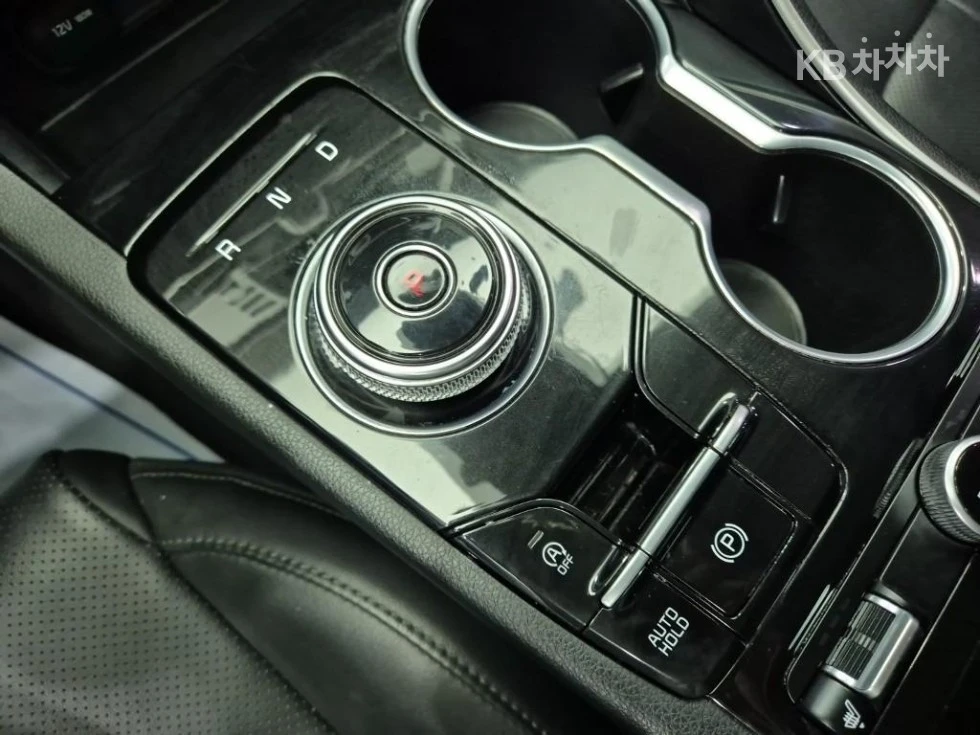 Kia K5 2.0 Бензин / Тренди, снимка 10 - Автомобили и джипове - 56482864