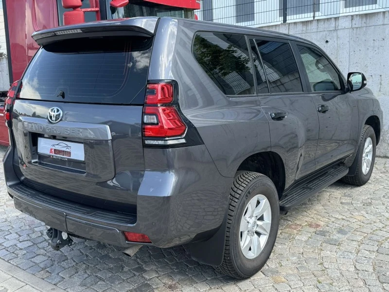 Toyota Land cruiser 2.8D/EXECUTIVE/AUTO/4x4/NAVI/KAM/MULTY/20 хил.км.!, снимка 3 - Автомобили и джипове - 46030600