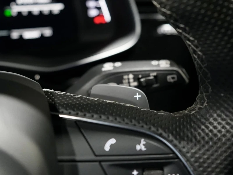 Audi SQ8 * CARFAX * ЦЕНА ДО БЪЛГАРИЯ, снимка 14 - Автомобили и джипове - 52969163