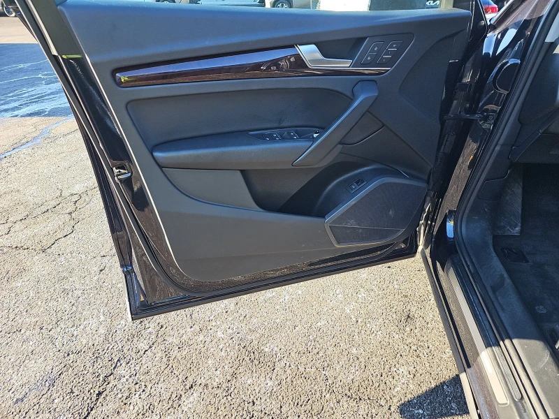 Audi Q5 Premium Plus, снимка 9 - Автомобили и джипове - 53433538