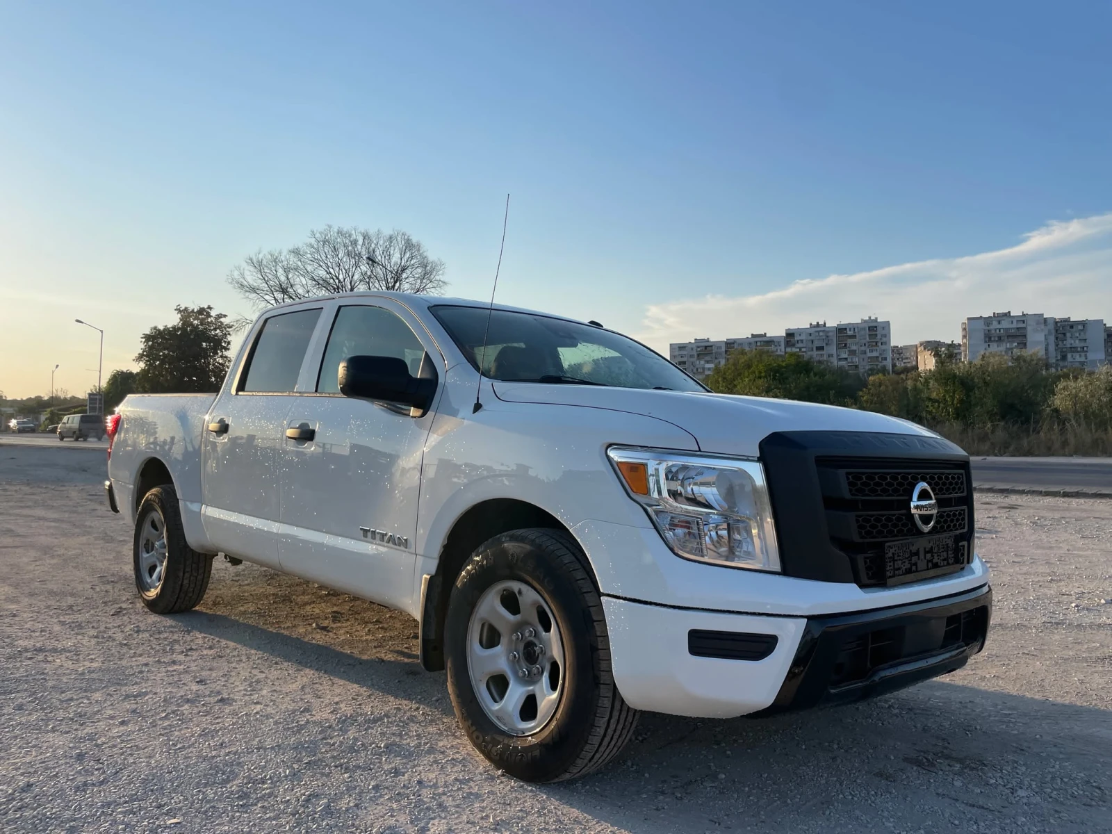 Nissan Titan crew cab V8 5.6L, снимка 1