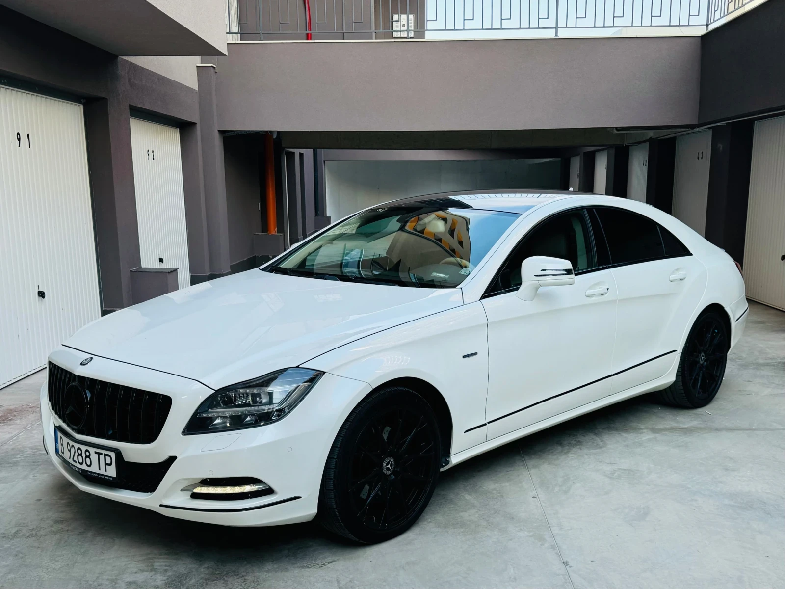 Mercedes-Benz CLS 350 White & black edition - изображение 3