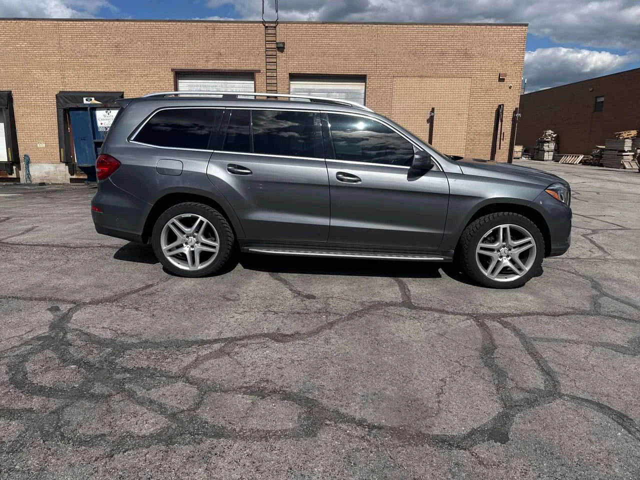 Mercedes-Benz GLS 450 ПОДГРЕВИ * ПАНО * KEYLESS * 360 * CARFAX, снимка 3 - Автомобили и джипове - 54647796