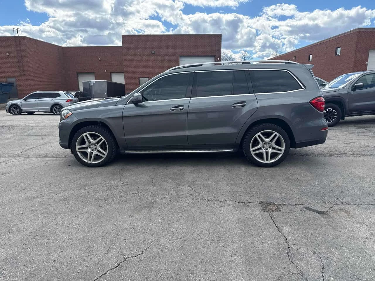 Mercedes-Benz GLS 450 ПОДГРЕВИ * ПАНО * KEYLESS * 360 * CARFAX, снимка 2 - Автомобили и джипове - 54647796
