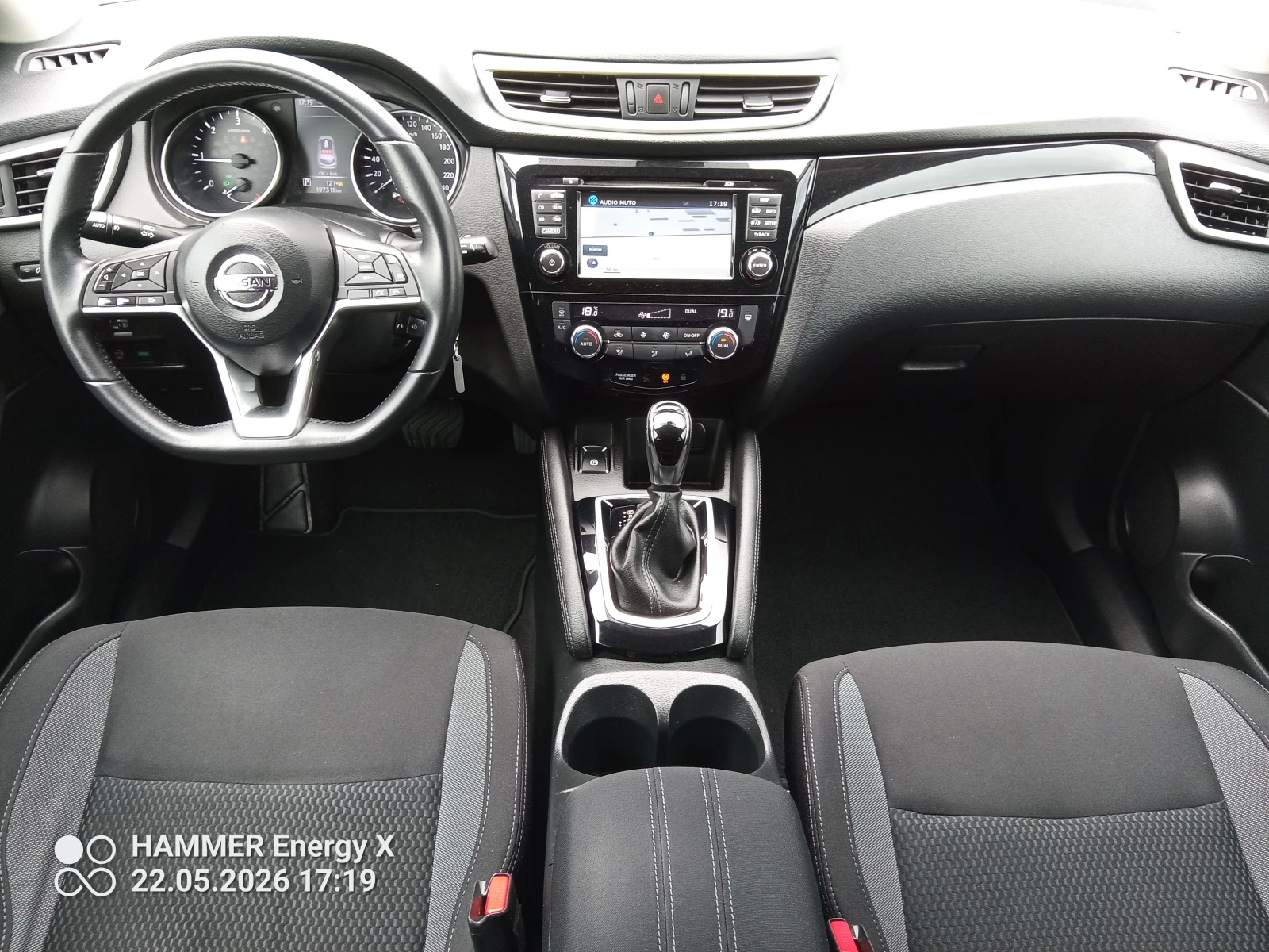Nissan Qashqai 1.6d avtomat, снимка 8 - Автомобили и джипове - 54648916