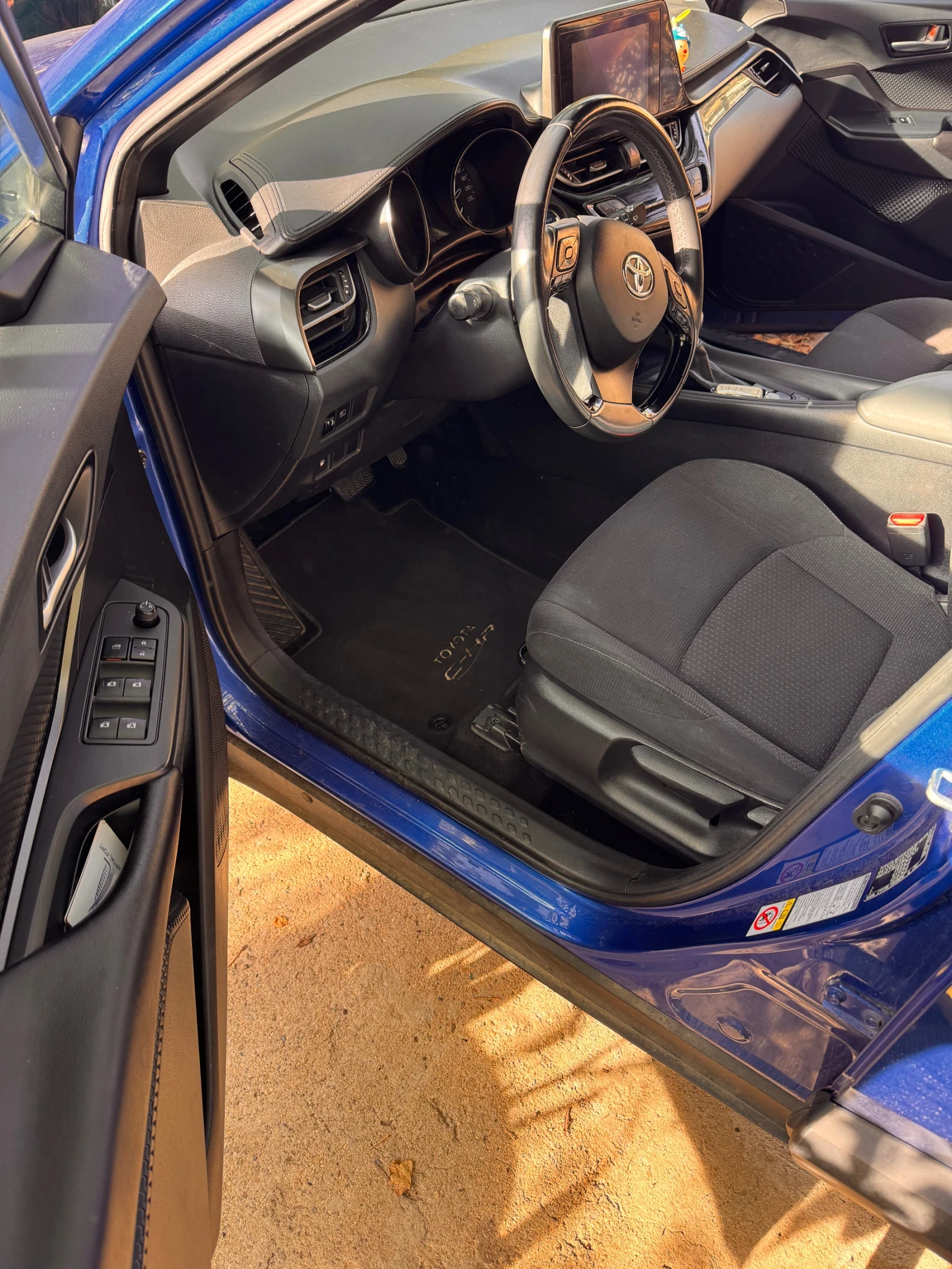 Toyota C-HR, снимка 10 - Автомобили и джипове - 56634524