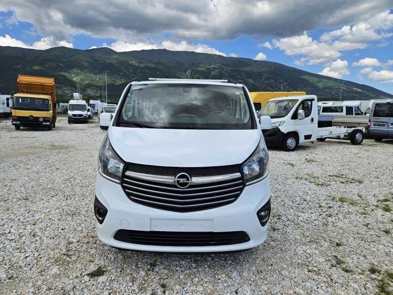 Opel Vivaro 6 местен, Климатик, Нави, снимка 8 - Бусове и автобуси - 45934264