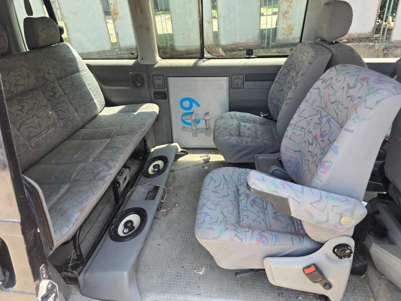 VW T4 2.5  TDI MULTIVAN, снимка 4 - Бусове и автобуси - 50653687