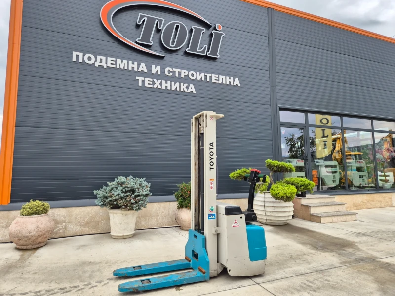 Електрокар Toyota * СТАКЕР* 3 метра повдигане* ПЕРФЕКТЕН* 