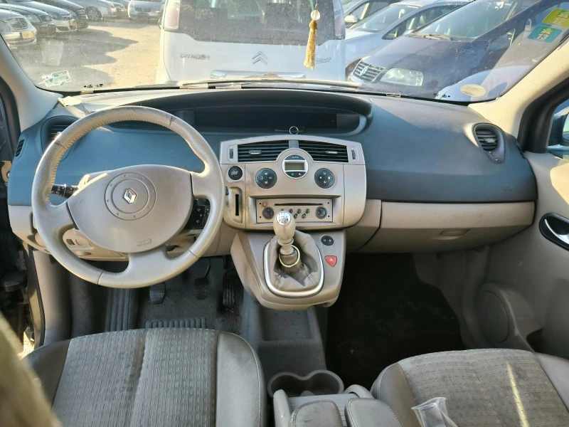 Renault Scenic 1.9TDI, снимка 8 - Автомобили и джипове - 44161109