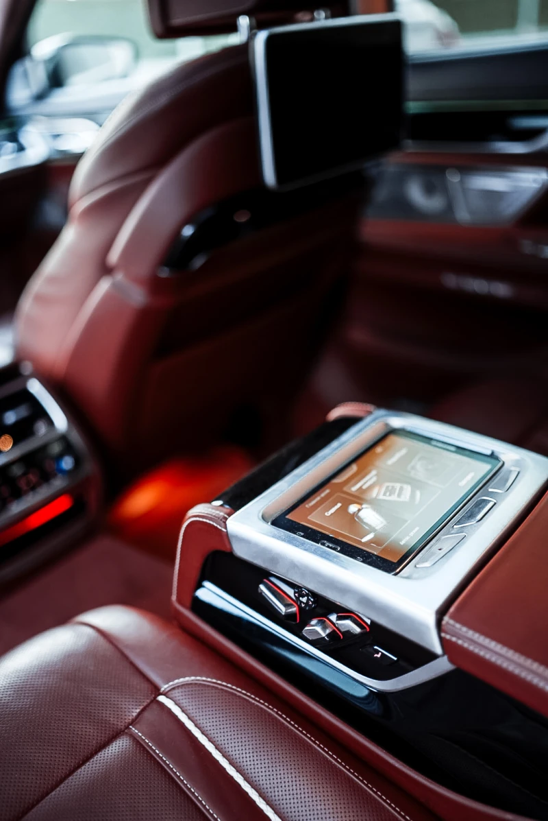 BMW 750 XDRIVE INDIVIDUAL , снимка 16 - Автомобили и джипове - 52483698