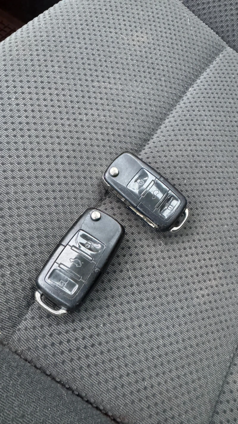 VW Golf 1.9 tdi 105, снимка 13 - Автомобили и джипове - 52598604