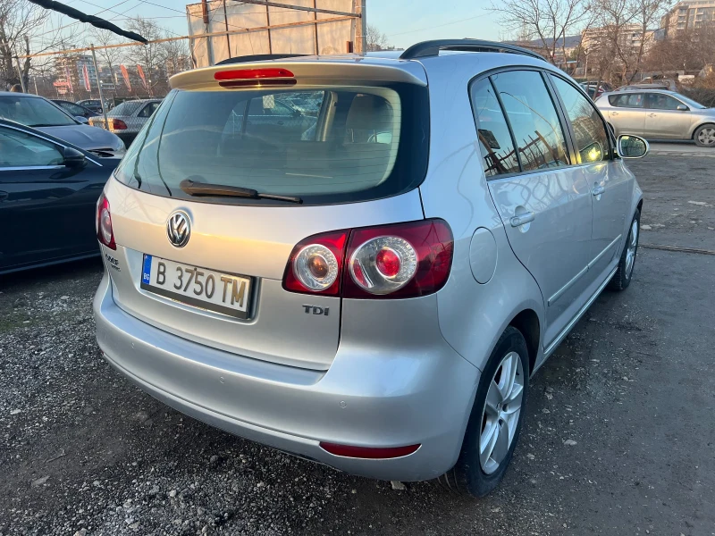 VW Golf Plus 1.6TDI 105кс НАПЪЛНО ОБСЛУЖЕН, снимка 4 - Автомобили и джипове - 53286176