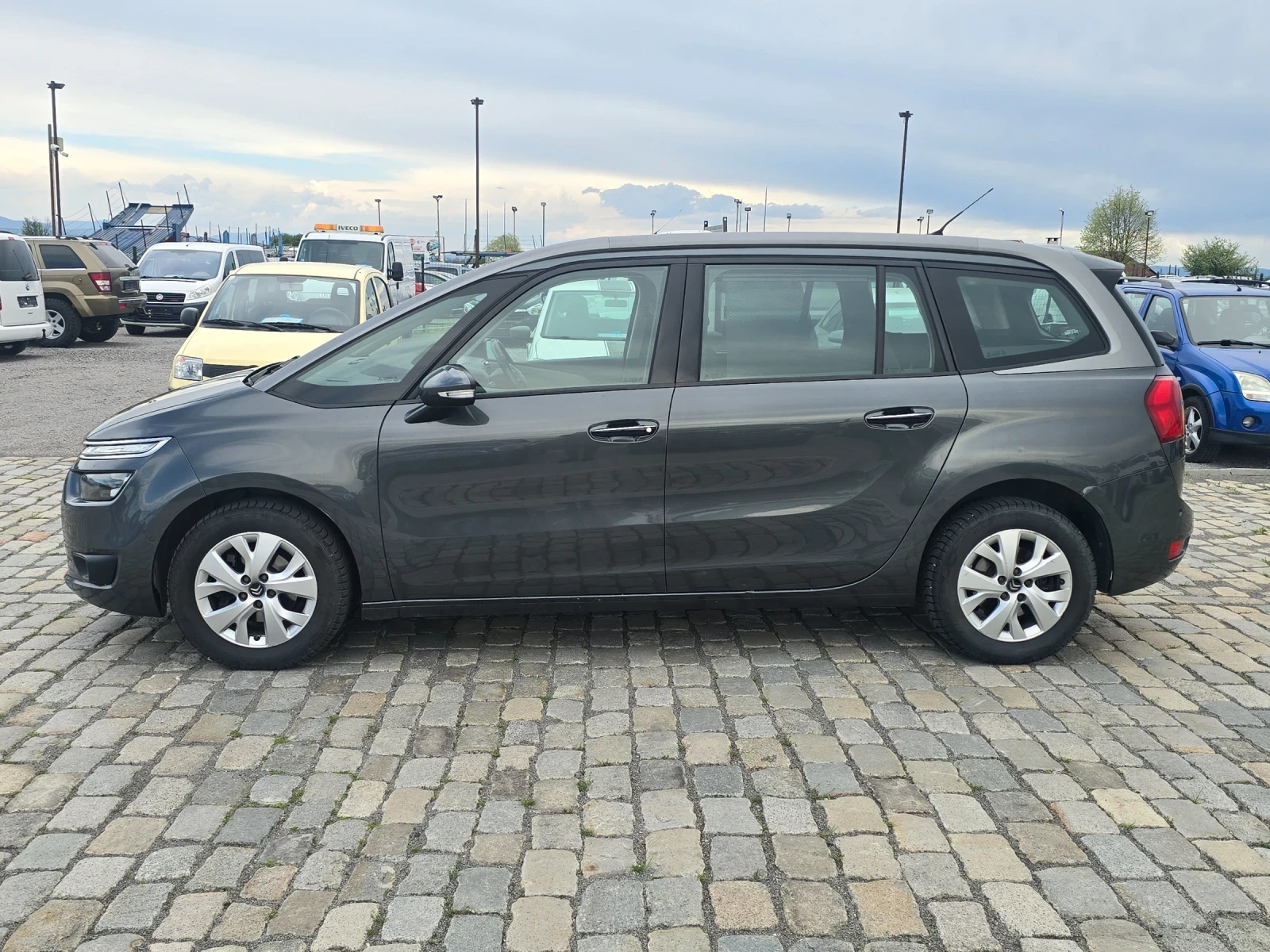 Citroen C4 Picasso 1.6HDI 116кс ВСИЧКО ПЛАТЕНО - изображение 4