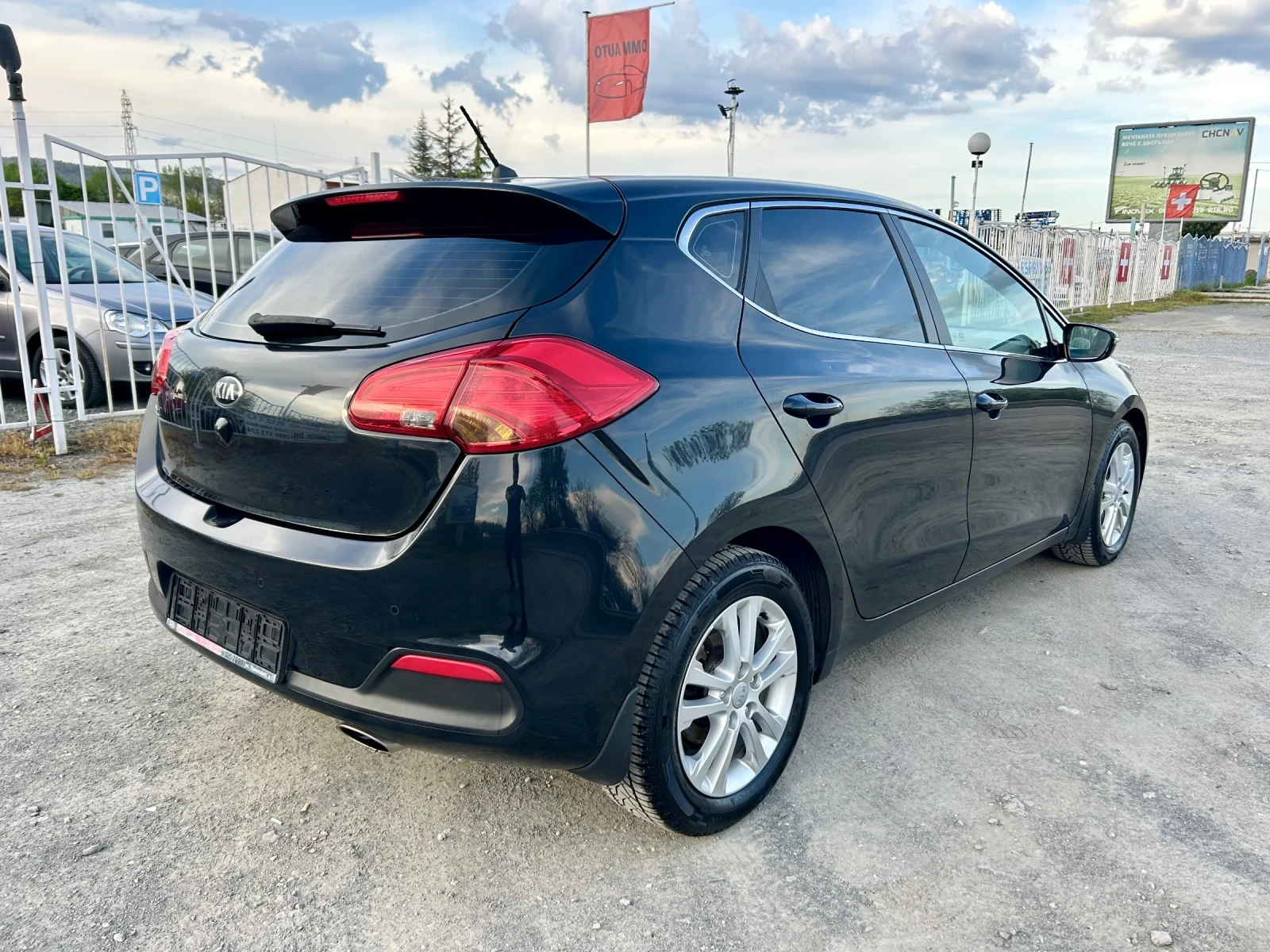 Kia Ceed 1.6 - БЕНЗИН / АВТОМАТИК / КАМЕРА / РЕАЛНИ 118 000 - изображение 5