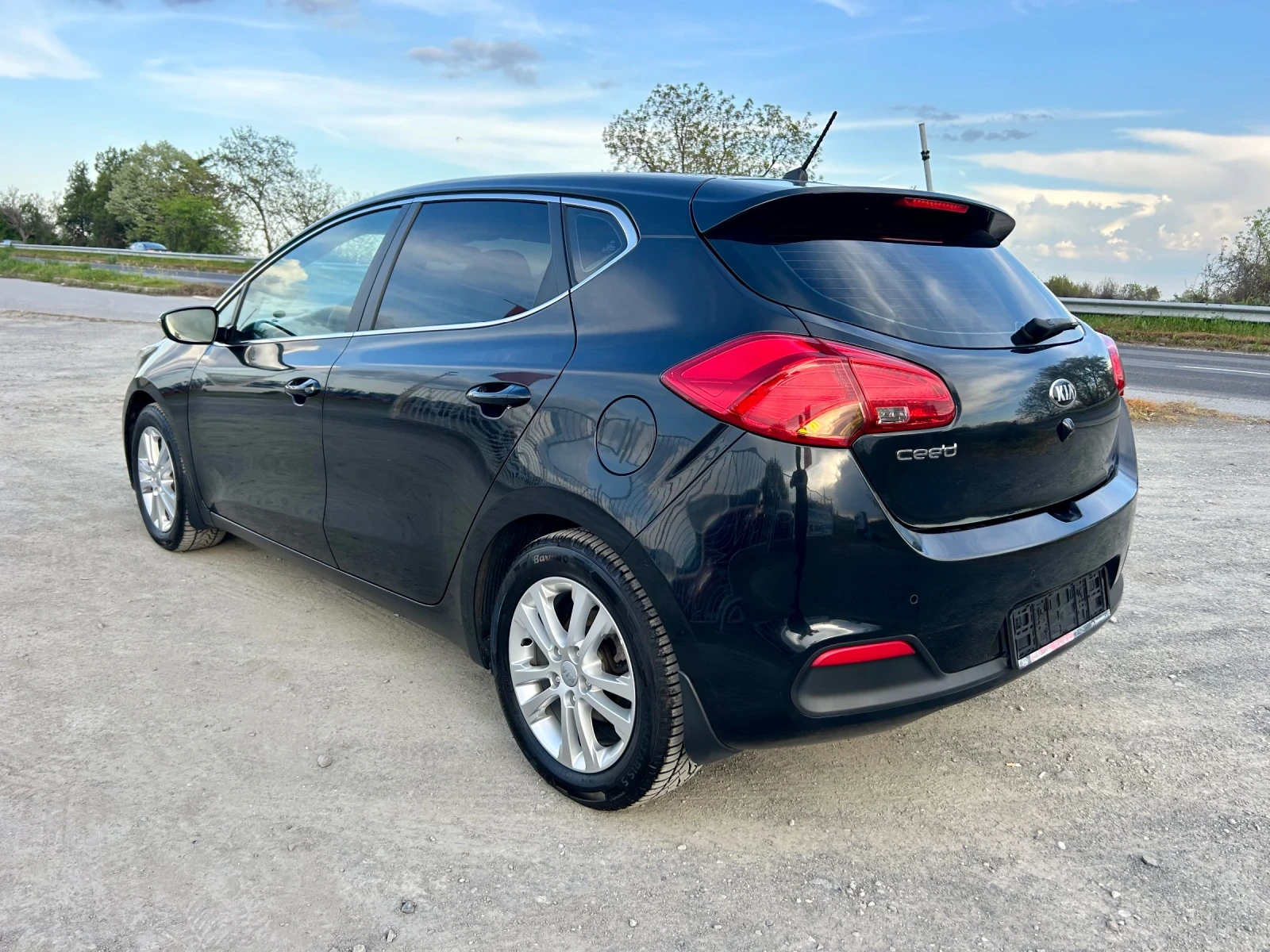 Kia Ceed 1.6 - БЕНЗИН / АВТОМАТИК / КАМЕРА / РЕАЛНИ 118 000 - изображение 7