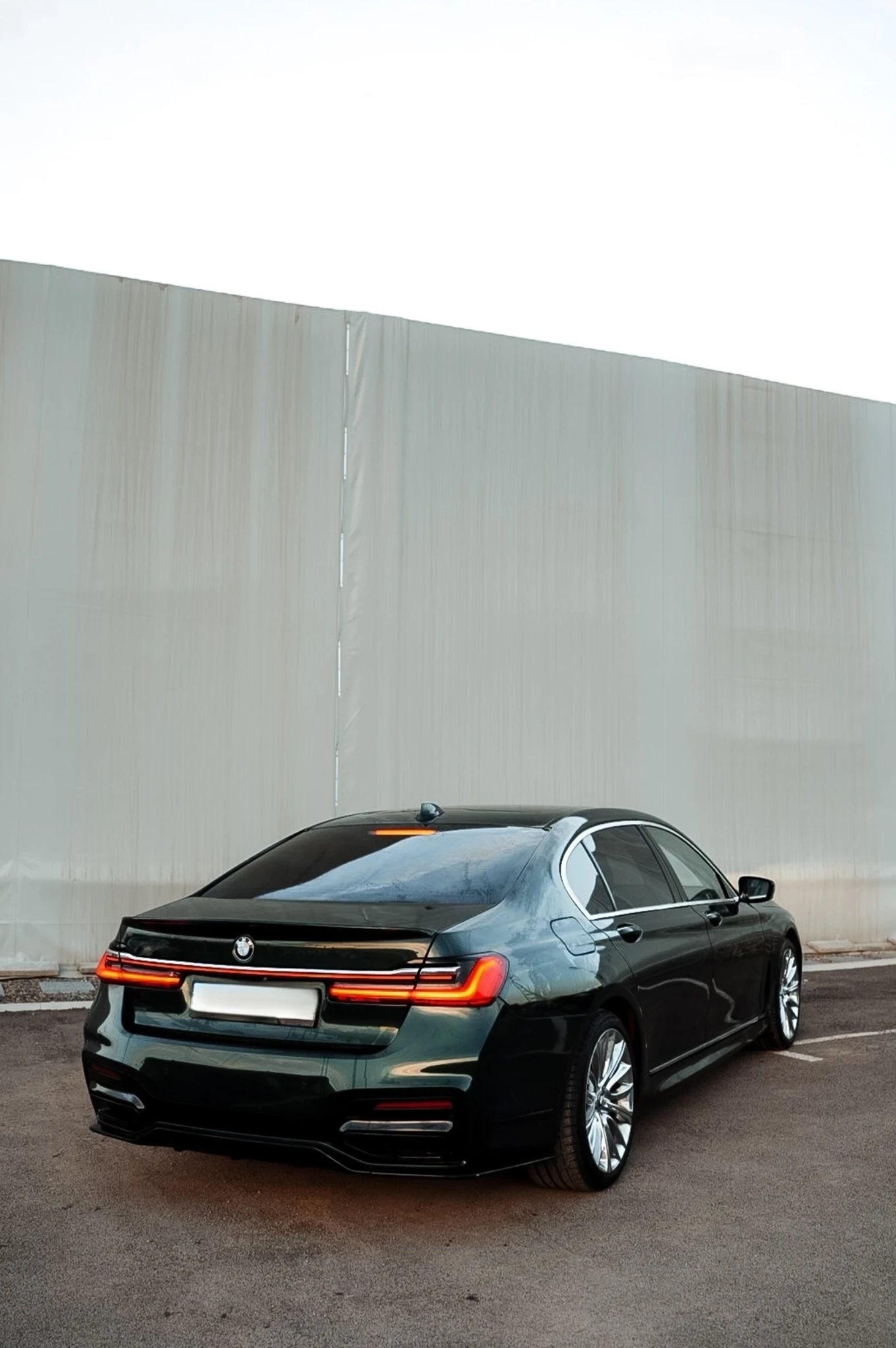 BMW 750 XDRIVE INDIVIDUAL  - изображение 3