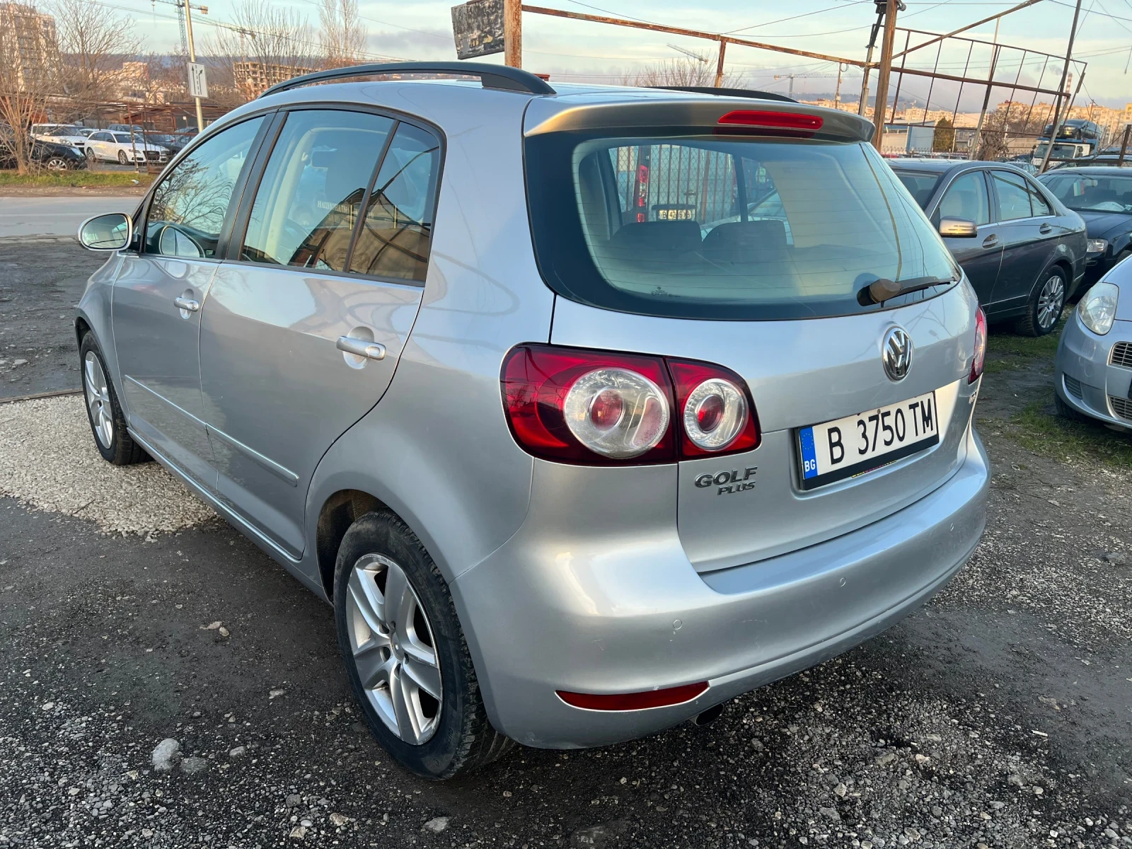 VW Golf Plus 1.6TDI 105кс НАПЪЛНО ОБСЛУЖЕН - изображение 3