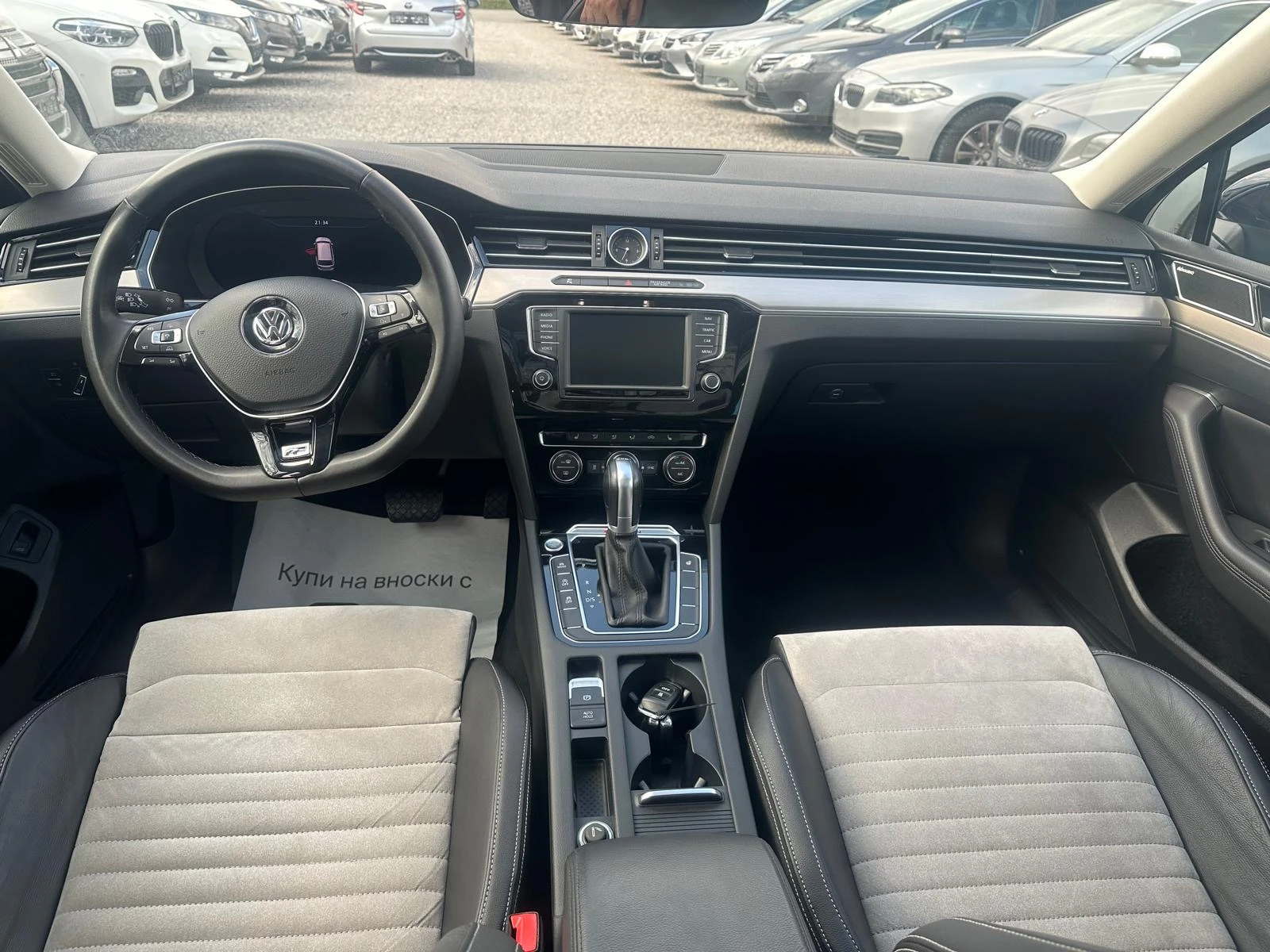 VW Passat R-Line* 4motion* DYNAUDIO* 240к.с.* 360 камери, снимка 8 - Автомобили и джипове - 53978022