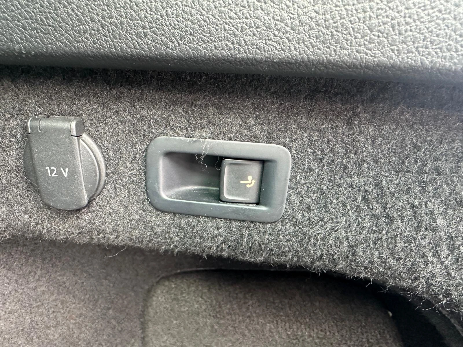 VW Passat R-Line* 4motion* DYNAUDIO* 240к.с.* 360 камери, снимка 15 - Автомобили и джипове - 53978022