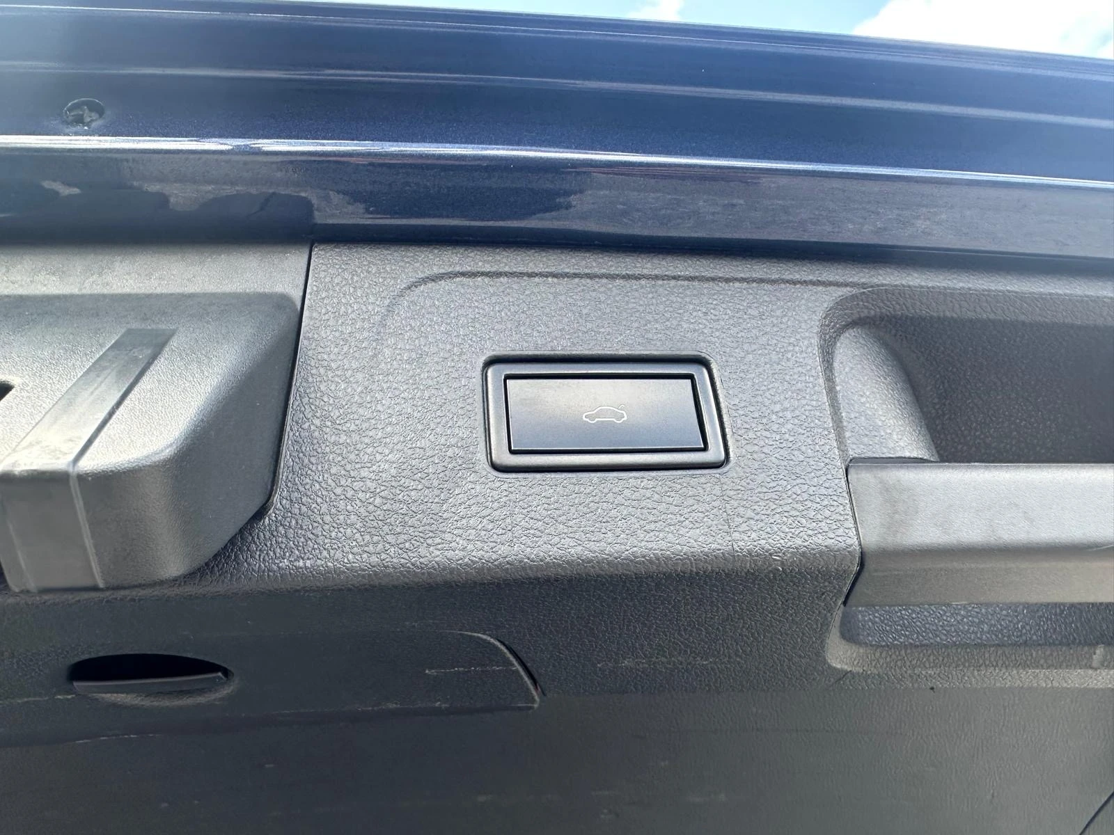 VW Passat R-Line* 4motion* DYNAUDIO* 240к.с.* 360 камери, снимка 16 - Автомобили и джипове - 53978022