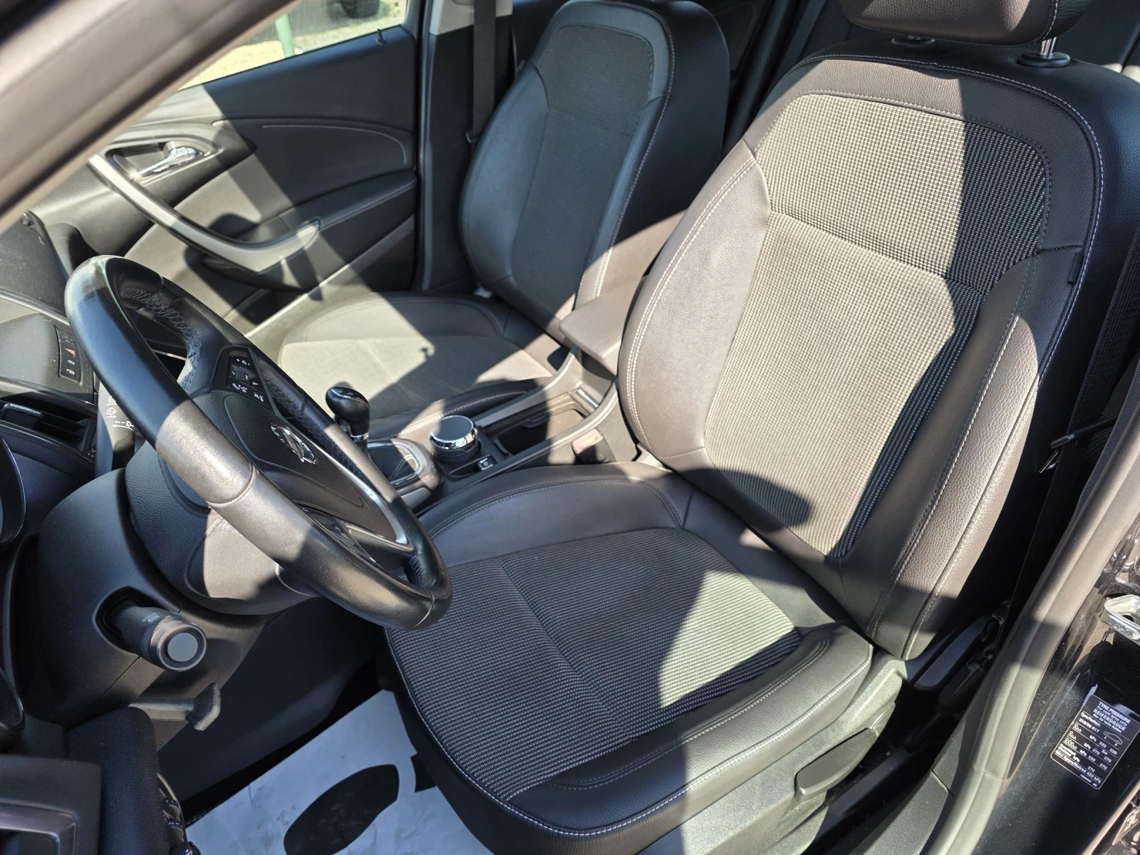 Opel Astra 1.6i Cosmo 116k euro5a Лизинг, снимка 11 - Автомобили и джипове - 54437870