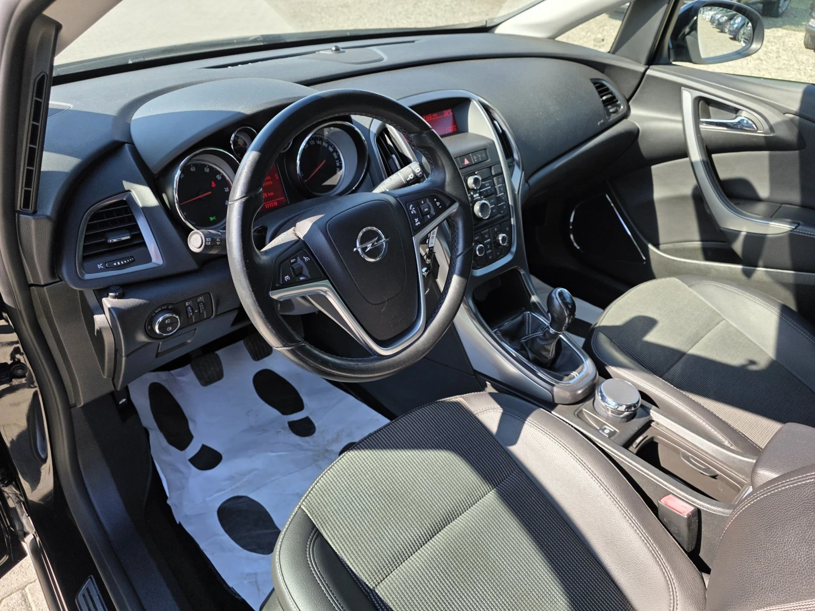 Opel Astra 1.6i Cosmo 116k euro5a Лизинг, снимка 10 - Автомобили и джипове - 54437870