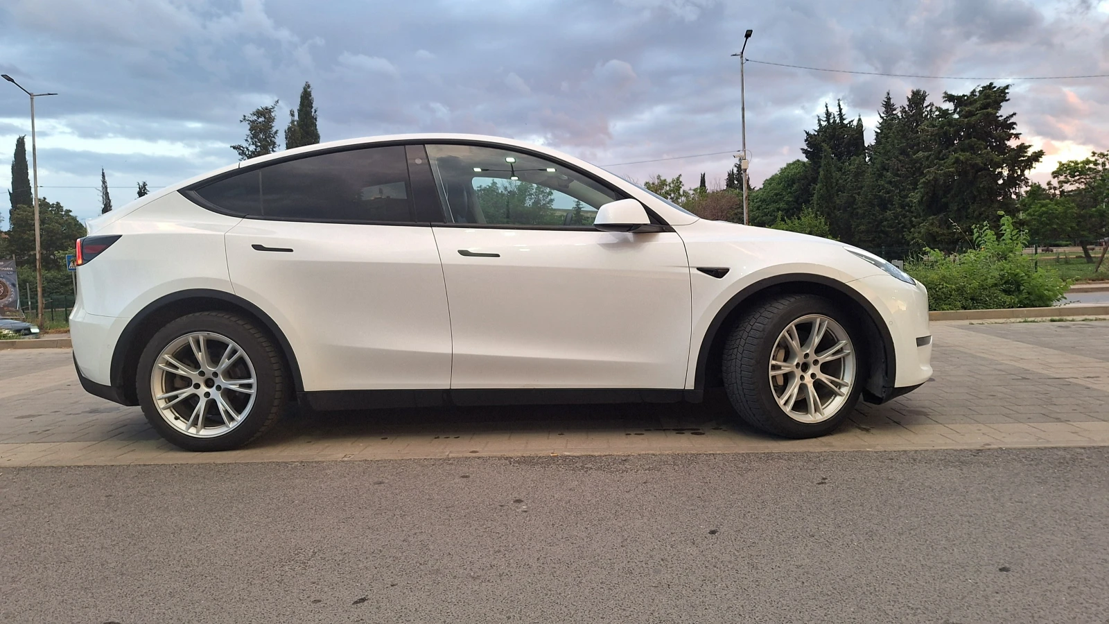 Tesla Model Y DUAL MOTOR * LONG RANGE * SUMMON * Теглич * Гаран., снимка 4 - Автомобили и джипове - 54715004