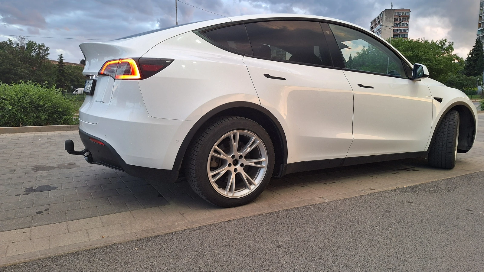 Tesla Model Y DUAL MOTOR * LONG RANGE * SUMMON * Теглич * Гаран., снимка 2 - Автомобили и джипове - 54715004