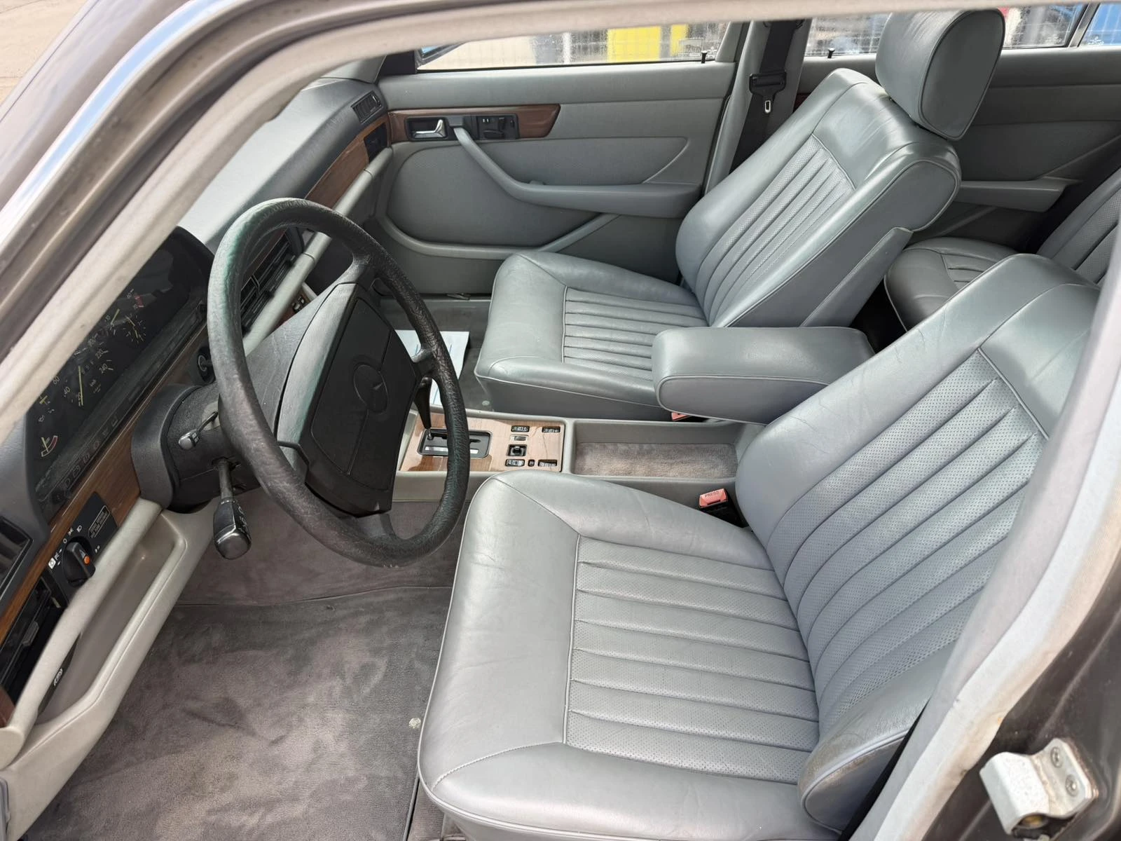 Mercedes-Benz 126 300SE, снимка 7 - Автомобили и джипове - 55401589