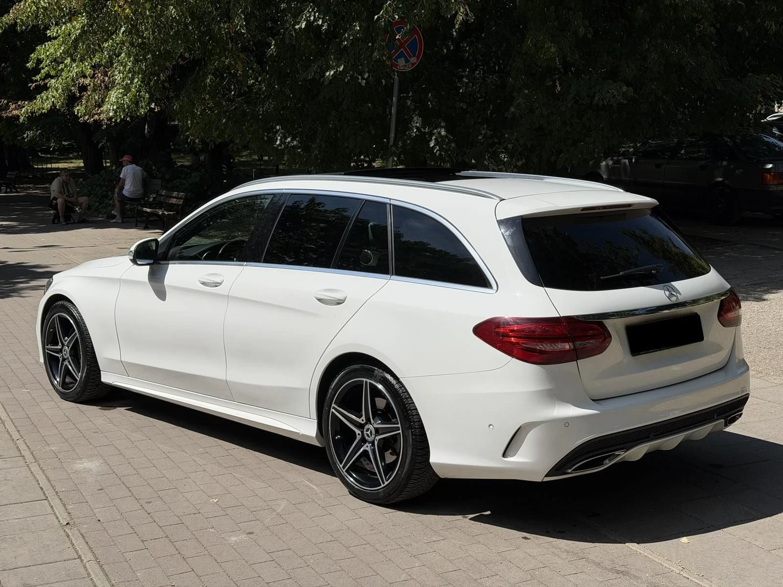 Mercedes-Benz C 220 Amg line/Led/Обслужена, снимка 4 - Автомобили и джипове - 55722340