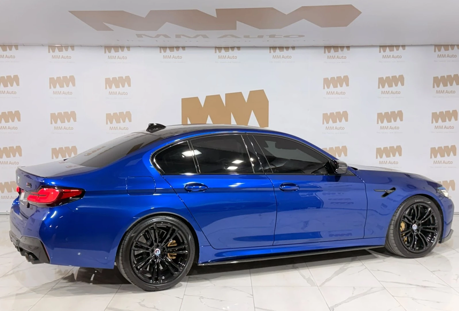 BMW M5 Face* Ceramic* Carbon* Bowers* Massage* Гаранция, снимка 3 - Автомобили и джипове - 56326806