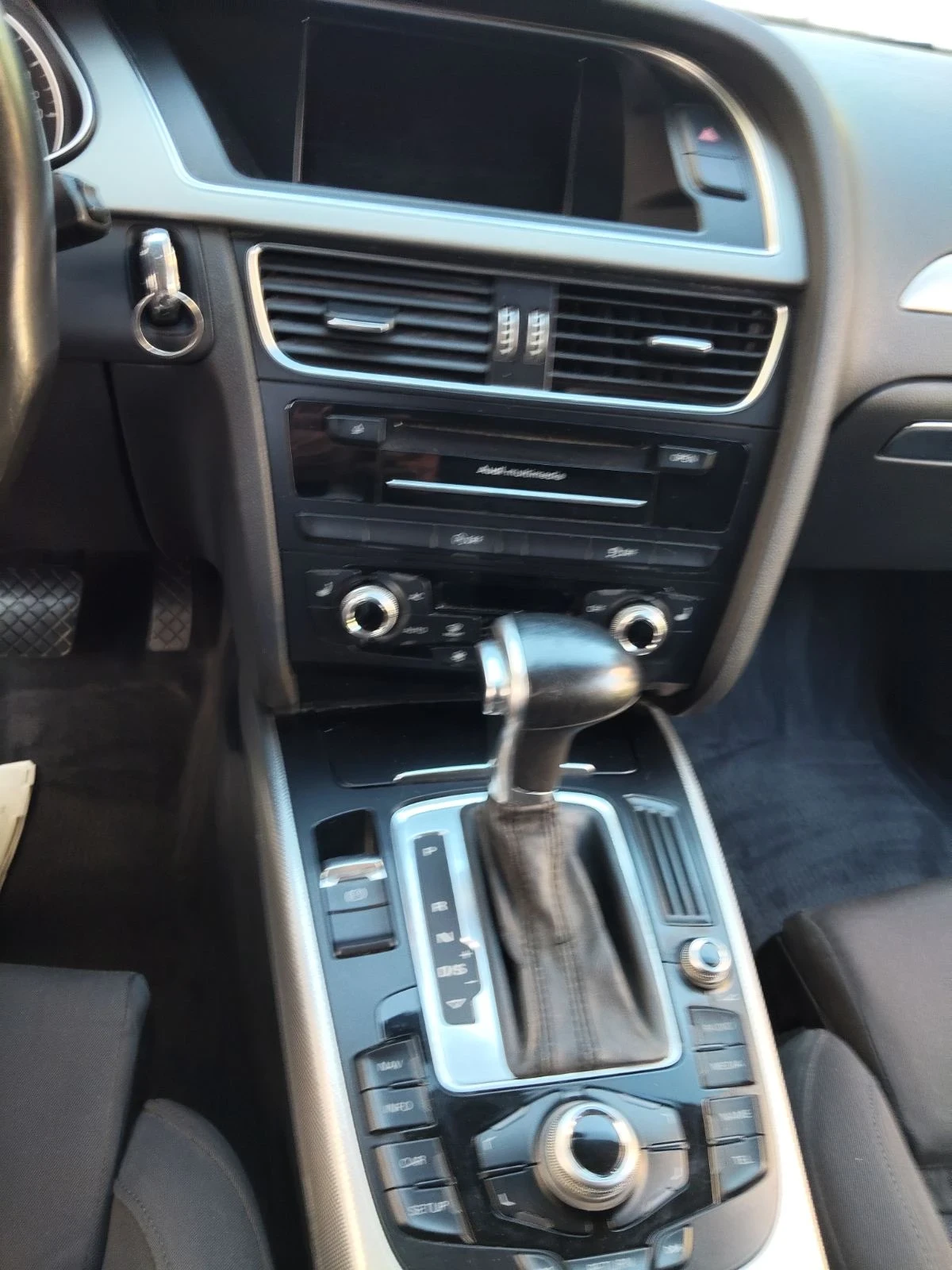 Audi A4 2.0 TDI FACELIFT, снимка 6 - Автомобили и джипове - 56376089
