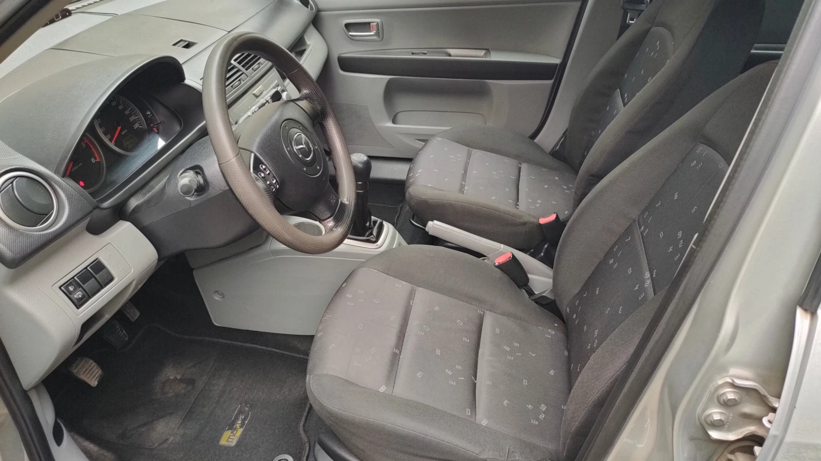Mazda 2, снимка 11 - Автомобили и джипове - 56602010