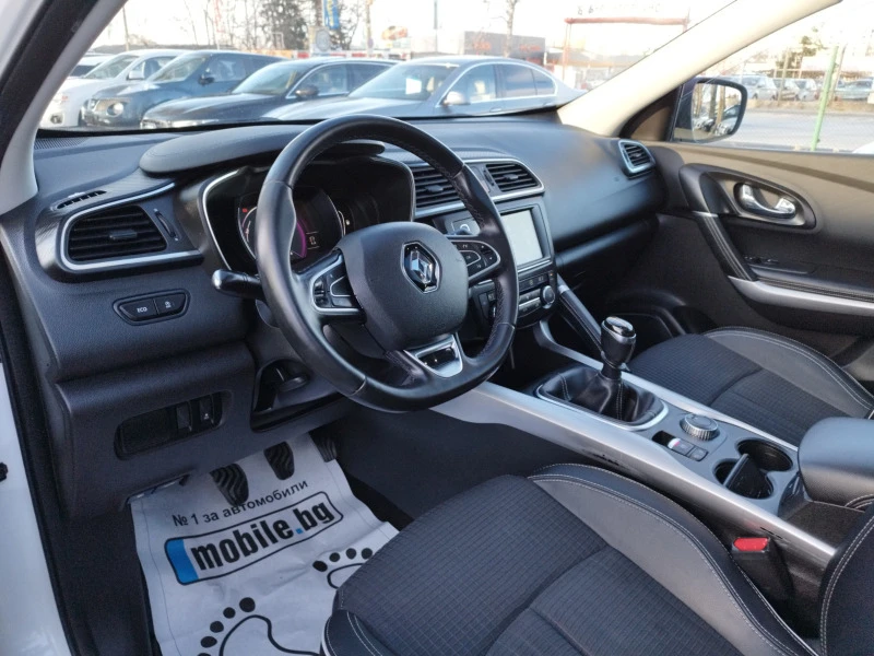 Renault Kadjar BOSE, 4x4, NAVI, KAMERA, PANORAMA, снимка 13 - Автомобили и джипове - 40195890