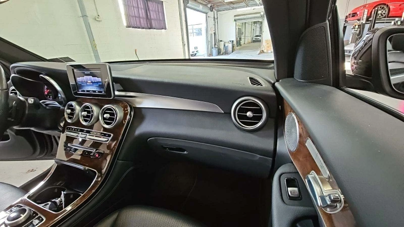 Mercedes-Benz GLC 300 1ВИ СОБСТВЕНИК* 4MATIC* AMG* BURMESTER* PANO* KEYG, снимка 7 - Автомобили и джипове - 47885246