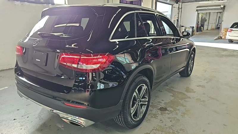 Mercedes-Benz GLC 300 1ВИ СОБСТВЕНИК* 4MATIC* AMG* BURMESTER* PANO* KEYG, снимка 4 - Автомобили и джипове - 47885246