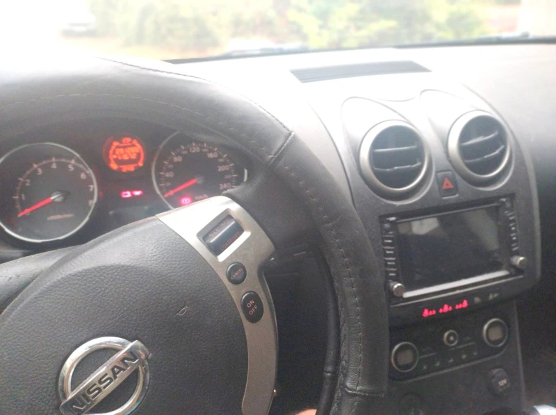 Nissan Qashqai 1.6 бенЗин + газ, снимка 8 - Автомобили и джипове - 51282183