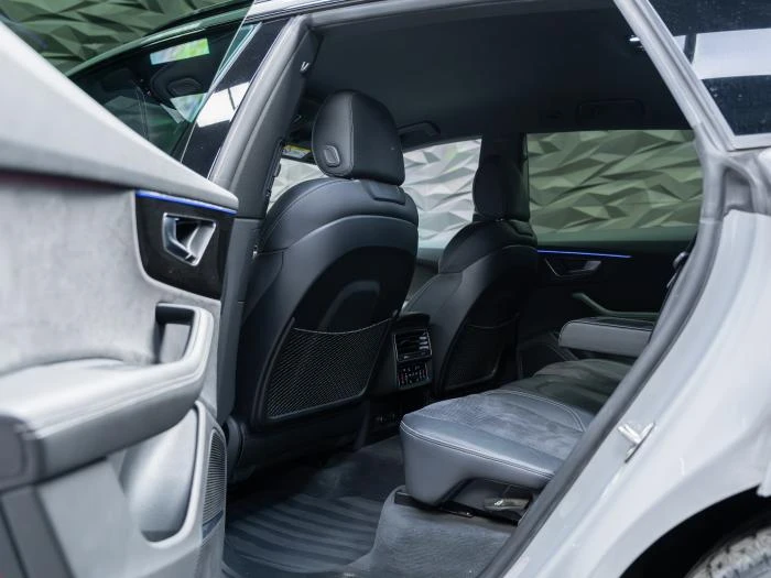 Audi Q8 QUATTRO* MATRIX* S-LINE* B&O* 360CAM* ПОДГРЕВ* CAR, снимка 15 - Автомобили и джипове - 54698784