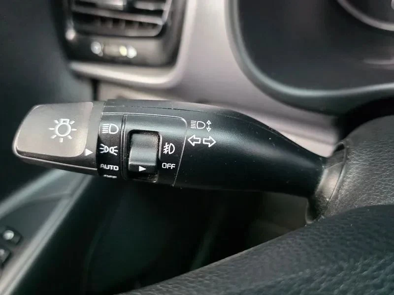 Kia Stonic, снимка 17 - Автомобили и джипове - 56727349