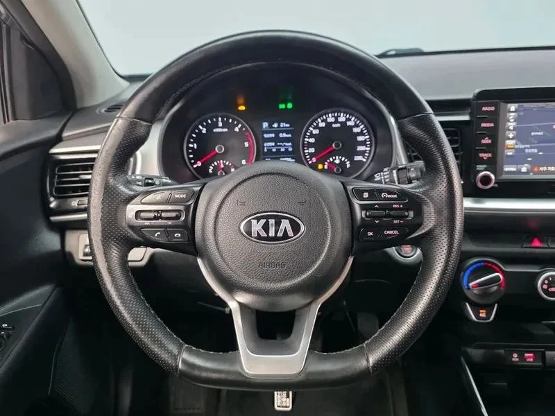 Kia Stonic, снимка 13 - Автомобили и джипове - 56727349