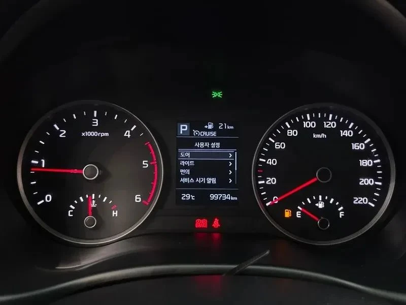 Kia Stonic, снимка 8 - Автомобили и джипове - 56727349