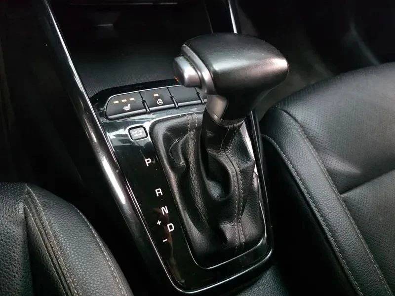 Kia Stonic, снимка 9 - Автомобили и джипове - 56727349