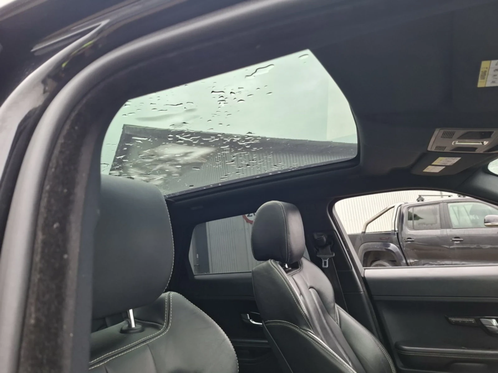 Land Rover Range Rover Evoque 2.2D | AWD | Автоматик  | Всички екстри , снимка 12 - Автомобили и джипове - 53752954