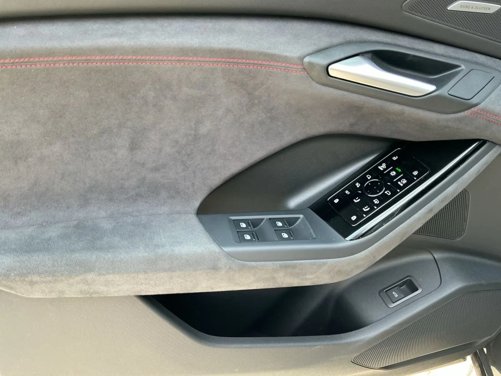 Audi Q6 SQ6 E-TRON / MMI PRO / B&O / MATRIX / 360 / HUD /, снимка 10 - Автомобили и джипове - 55198915