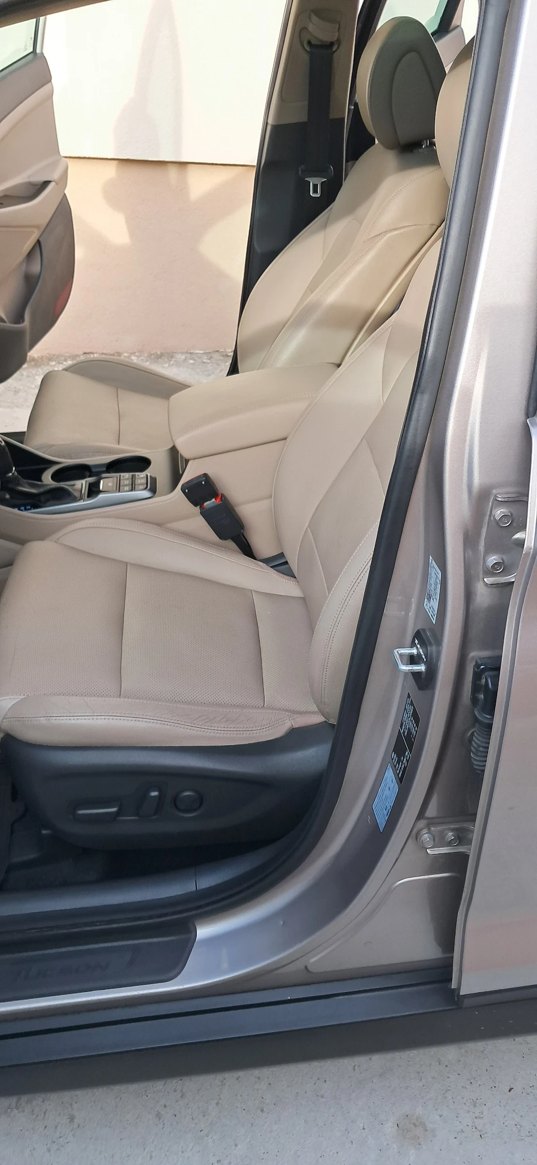 Hyundai Tucson 2.0 Disel 4?4 , снимка 10 - Автомобили и джипове - 55843433