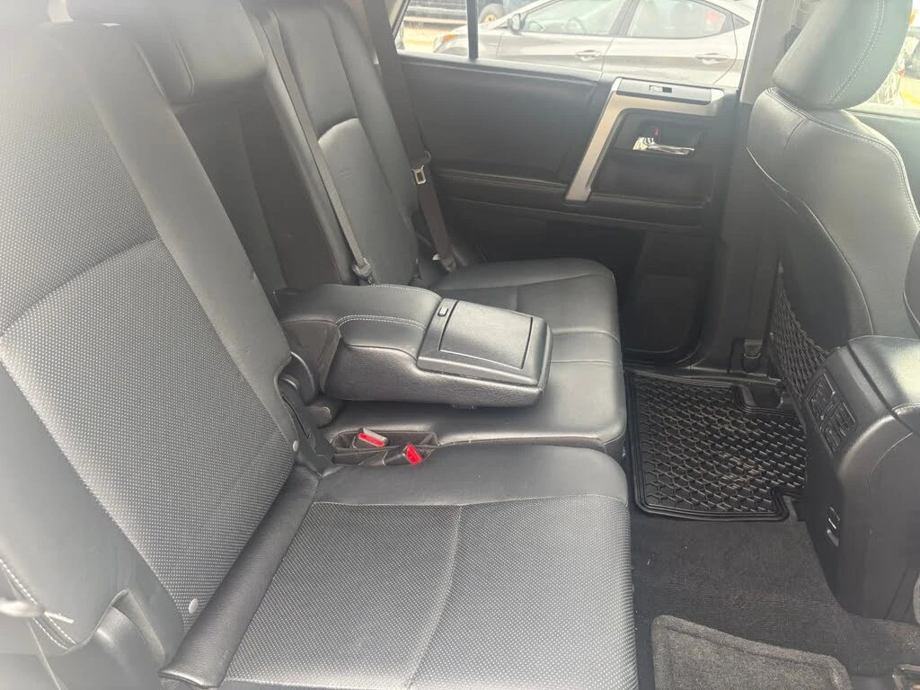 Toyota 4runner 4.0* V6* ПОДГРЕВ* КАМЕРА* КЕЙЛЕС* LANE* ASSIST, снимка 13 - Автомобили и джипове - 55434128