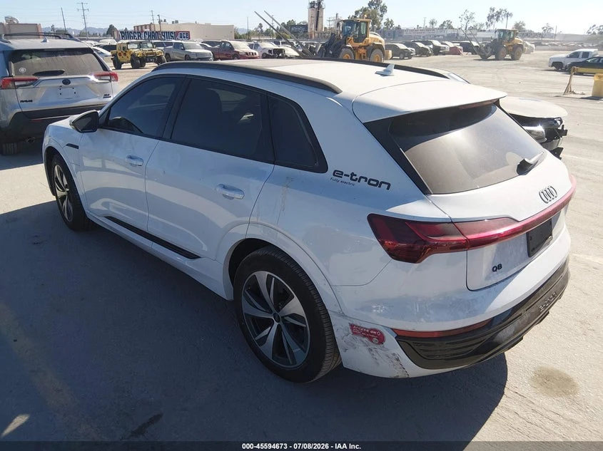 Audi Q8 E-Tron Premium Quattro, снимка 3 - Автомобили и джипове - 55534859