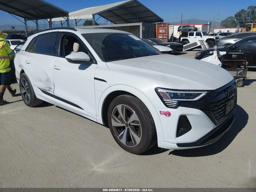 Audi Q8 E-Tron Premium Quattro, снимка 2 - Автомобили и джипове - 55534859