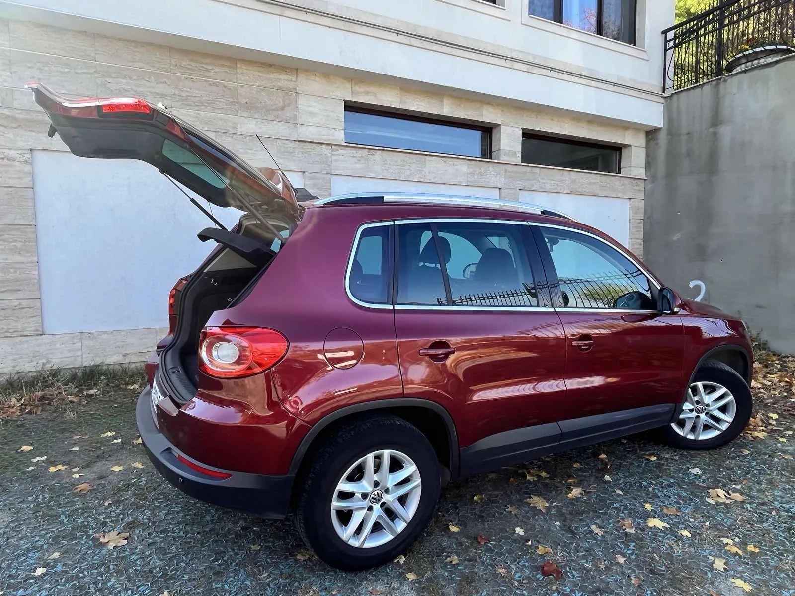 VW Tiguan, снимка 12 - Автомобили и джипове - 56643418